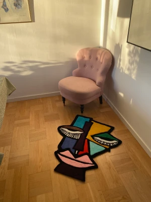 Abstarkt konst matta  - Abstrakt konst matta, storlek 85x75 cm    Egengjord med en tufting pistol, 