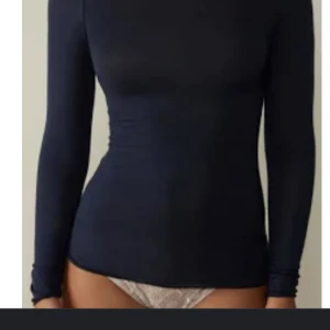 SÖKER!⚠️ - Hej söker en intimissimi tröja i färgen blå men kan kanske ta en annan färg också det bror på vilken ❤️helst under 300 eller (300) för jag är rätt pank Storlek S!!! 