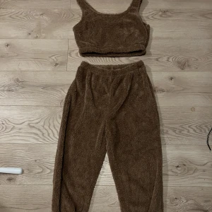 Mjukissett - Aldrig använt, fint skick, inte lika brunt i verkligheten 