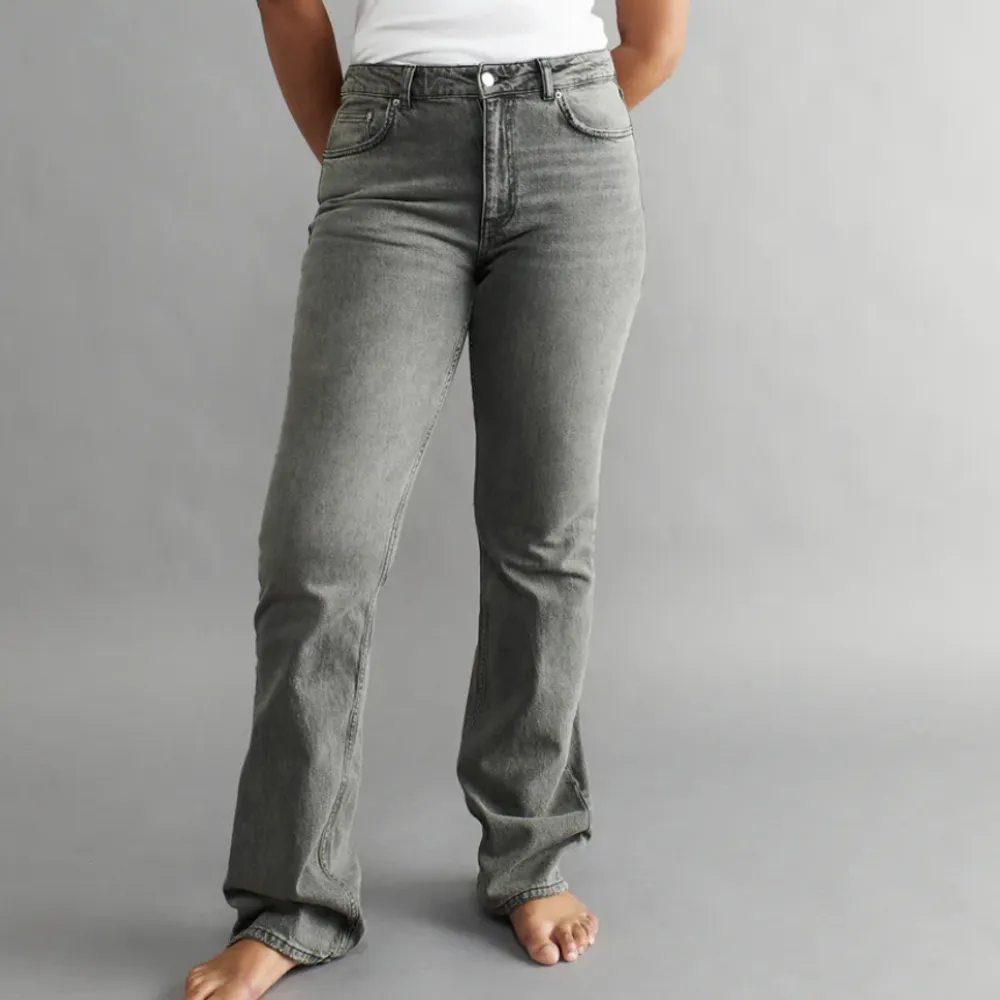 Säljer mina Gina jeanse eftersom att dom aldrig kommer till användning. Har använt dom 1 gång så dom är i nyskick. Köpte dom för 500 kr 💞💞. Jeans & Byxor.