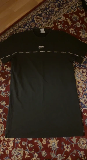 Adidaströja - Fint skick som ny 