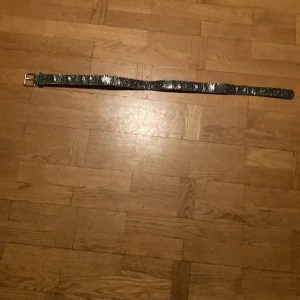 Bälte Y2K - Bälte med bling bling Y2K från Lindex storlek 85