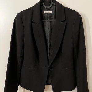 Kavaj - Kavaj i bra skick.