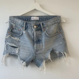 Jeansshorts zara - Säljer dessa shorts från zara. Använda Max 5 gånger