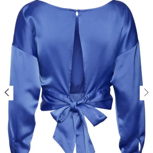 Veromoda fest top - Så himla fin topp ifrån Veromoda! Ryggen gör så mycket och passar till allt💙💙