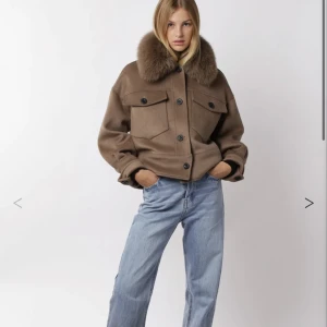 Meotine jacka  - Meotine jacka i strl s/m.  Säljer min populära Meotine jacka i superfint skick och passar både till höst och vår!  Nypris 2800