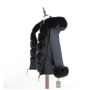 Fatima Parka kort - Använd ett fåtal gånger. Bra skick och inga skador. Kvitto finns ej. Köpt på femeninas hemsida för 2 år sedan. Nypris 4000. Säljs för 1900.  Pris går att diskutera. Modellen på jackan är kort & sitter precis under rumpan. 