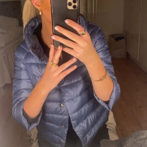 Herno jacka - Säljer, alternativt byte mot en annan färg! Som ny, buda eller köp direkt för 3700