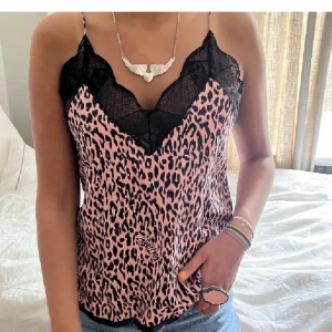 Zadig linne - Säljer detta zadig linne som är i jätte bra skick❤️ super coolt och unik. 