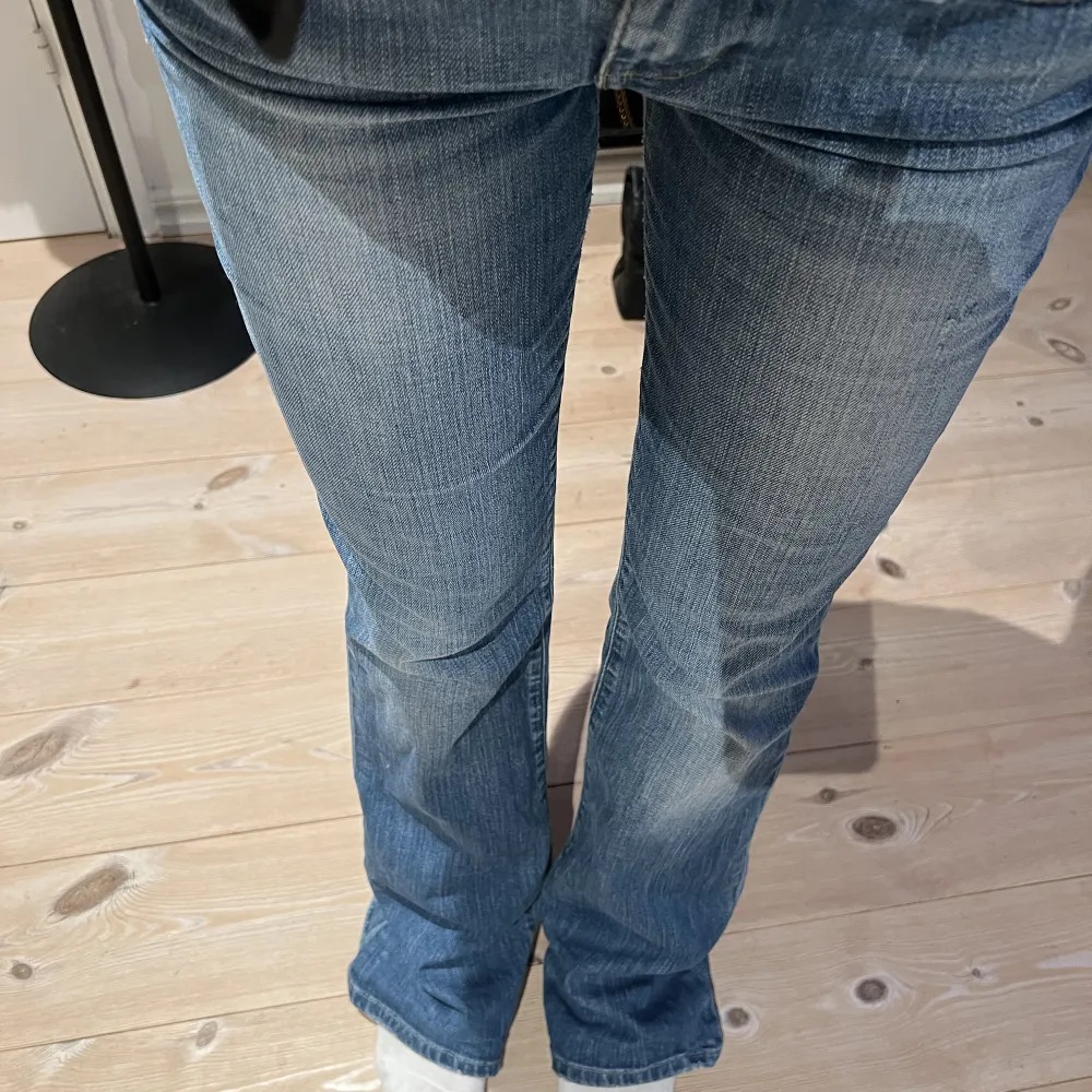 Skit snygga jeans från Ralph lauren, tyvärr för långa på mig som är 1,61. Midjemått 86, innerbenslängd 83! . Jeans & Byxor.
