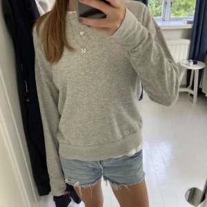 Isabel marant tröja  - Säljer denna snygga tröjan från isabel marant, nyskick! Gör av er för fler bilder 