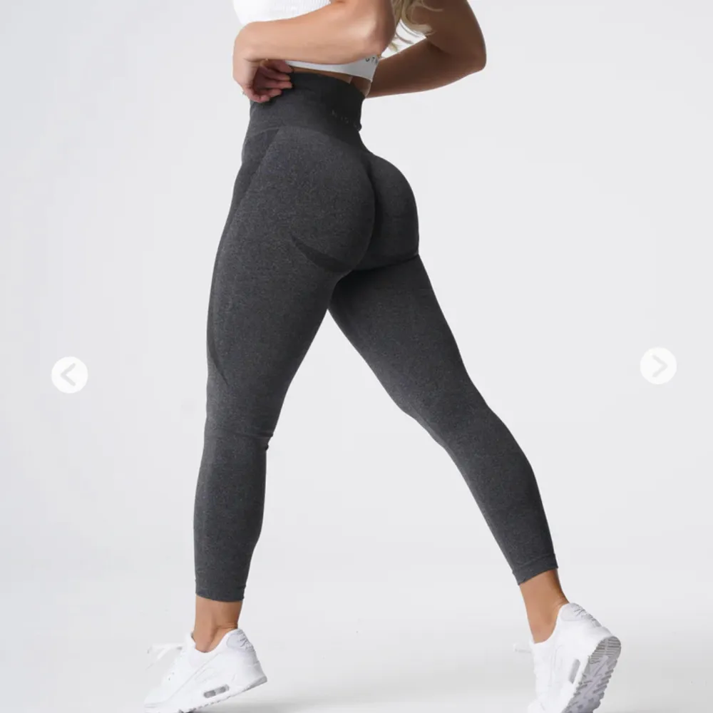 Nvgtn leggings köpte vid släppet i september . Storlek S , endast provade. Så helt nya. Köptes för 589kr säljs för 430 + frakt ca 66kr. Jeans & Byxor.