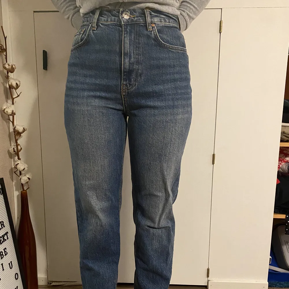 Blåa jeans från Gina. Skriv för fler bilder och frågor🌸. Jeans & Byxor.