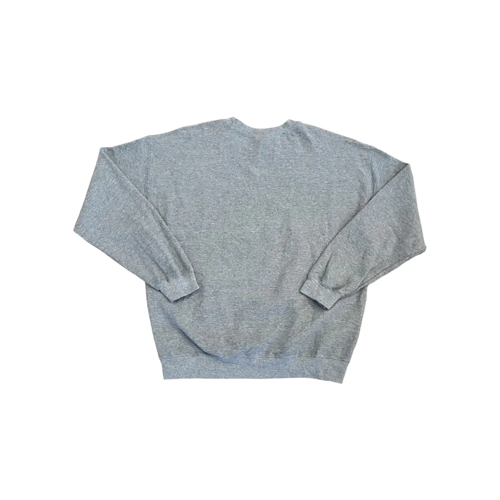 Hogwarts Vintage Sweatshirt 🤍  Pris: •250kr  Stl: L  Bredd 58cm Längd 67cm  Kontakta mig för mer info 🤩. Hoodies.