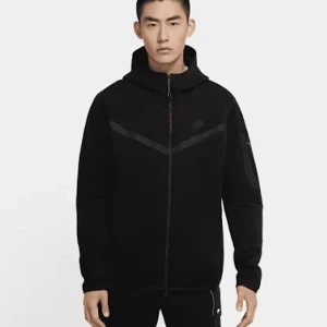 Nike tech fleece  - Säljer min Nike tech fleece dress för att jag vill tjäna pengar och de är inte riktigt min stil längre. De är i ett mycket bra skick. Skriv till mig om ni vill se litte mer bilder eller om ni är intresserade😊