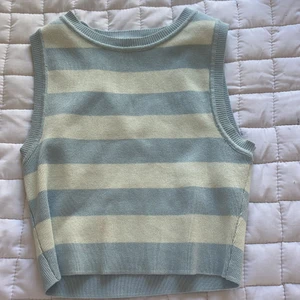 Topp - Säljer denna jätte fina toppen från zara. Jätte bra skick och är som ny! Säljs för 100kr+frakt 