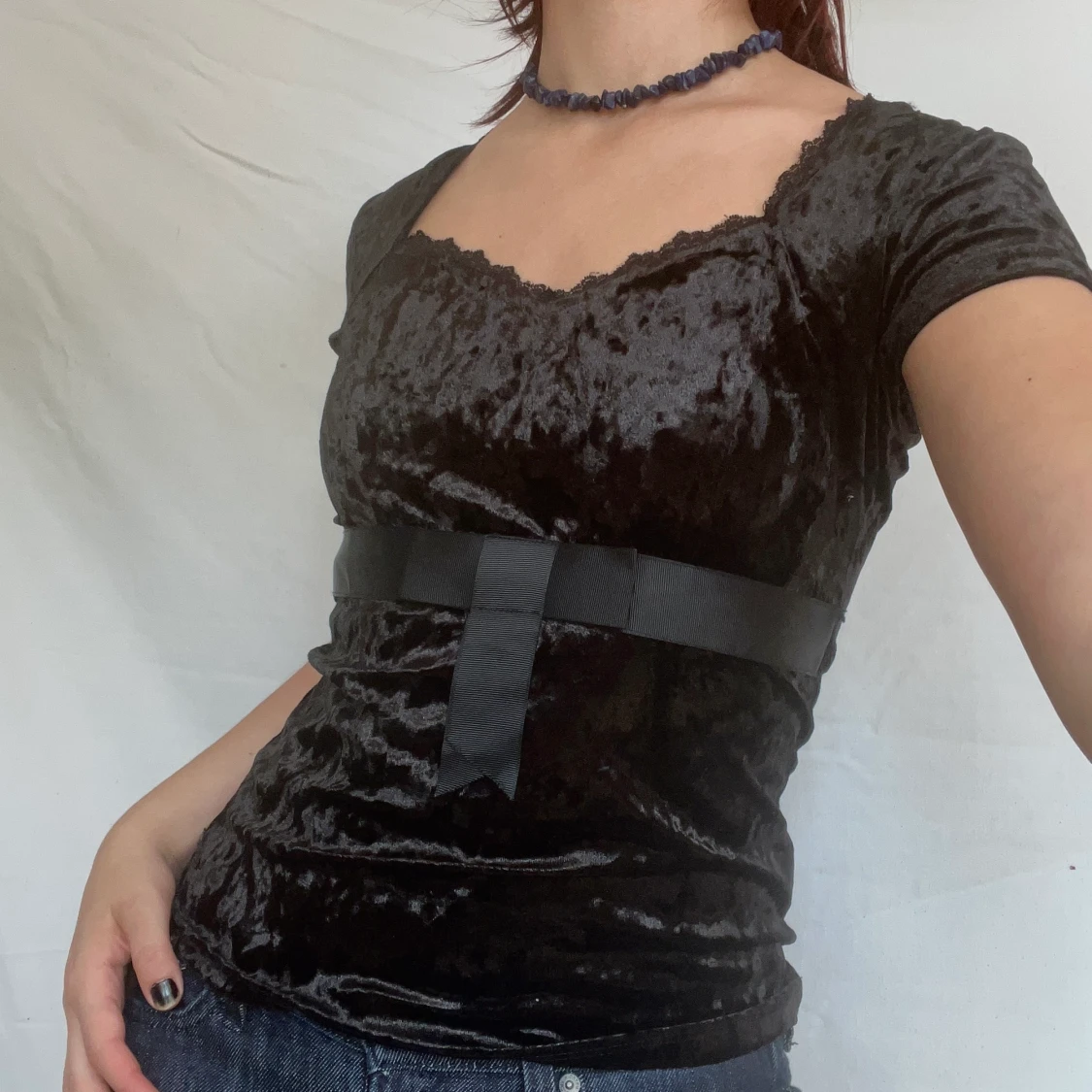 Svart sammet topp med spets 