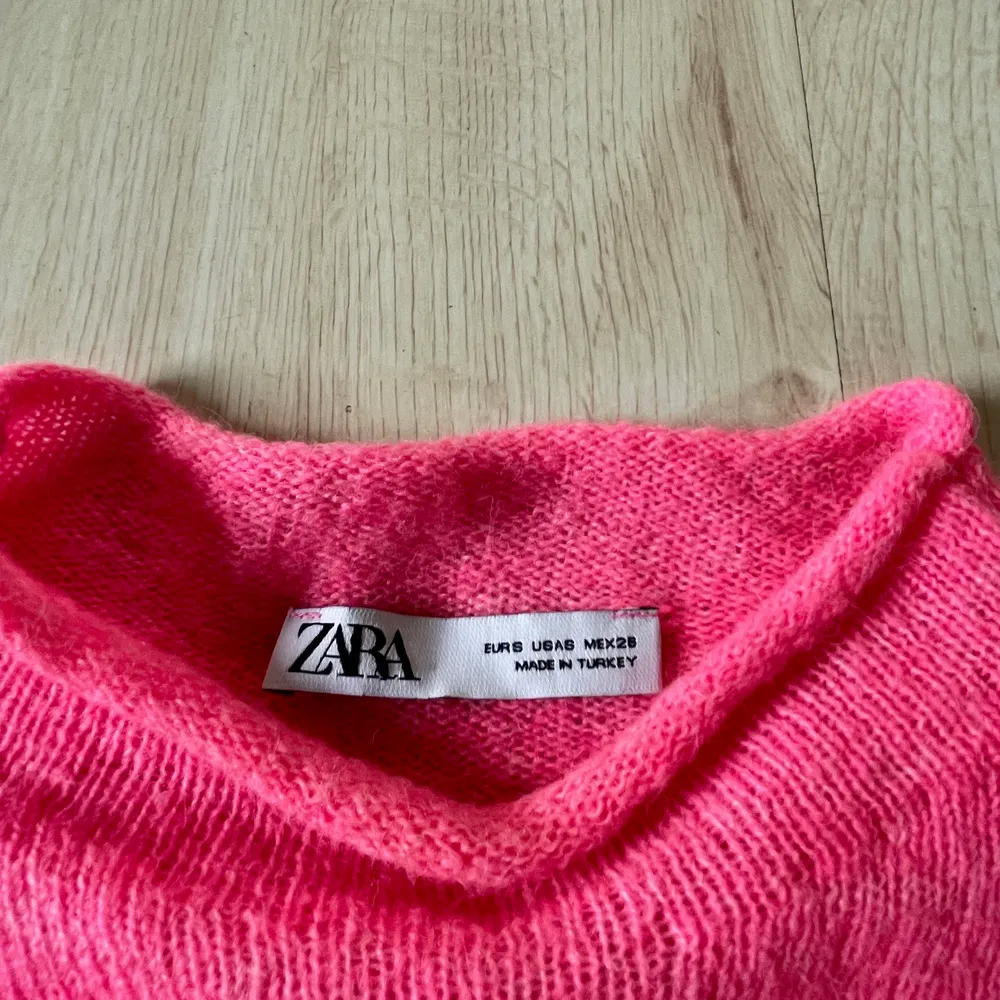 I princip helt oanvänd tröja från Zara. Stickad.. Tröjor & Koftor.