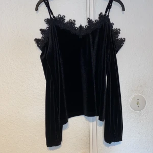 Sammets blus  - Blus i sammetmaterial från BIK BOK 