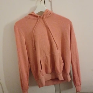Hoodie - Rosa Hoodie. Storlek S. Säljer för 15 kr