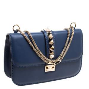 Glam lock leather crossbody bag Navy blue   - Bredd: 27 cm  - Höjd: 17 cm  - Djup: 6 Cm  Väskan är i använt skick 