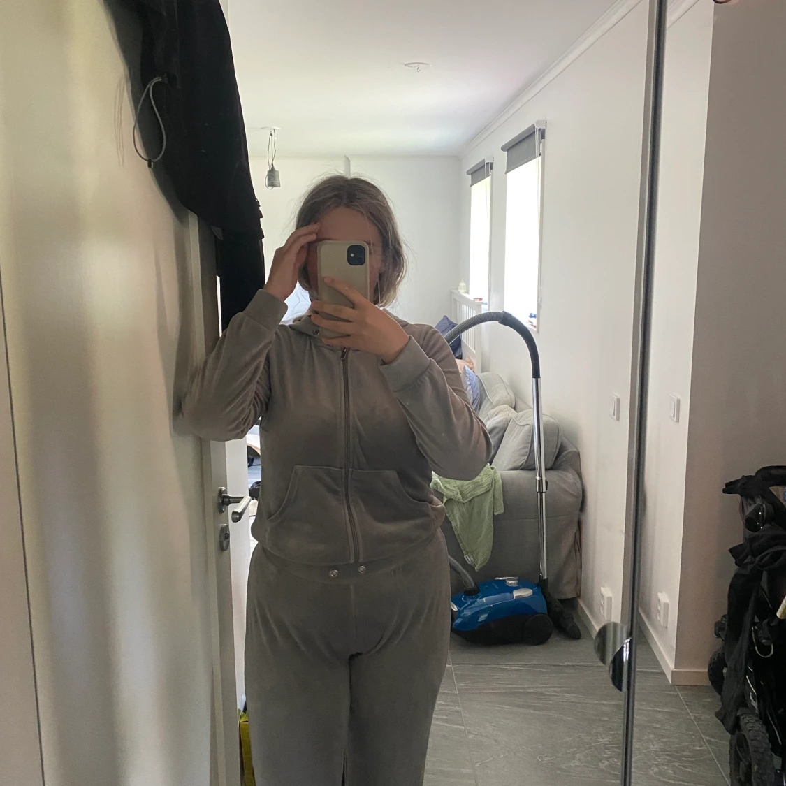 Gina, Cecilia Velvour set