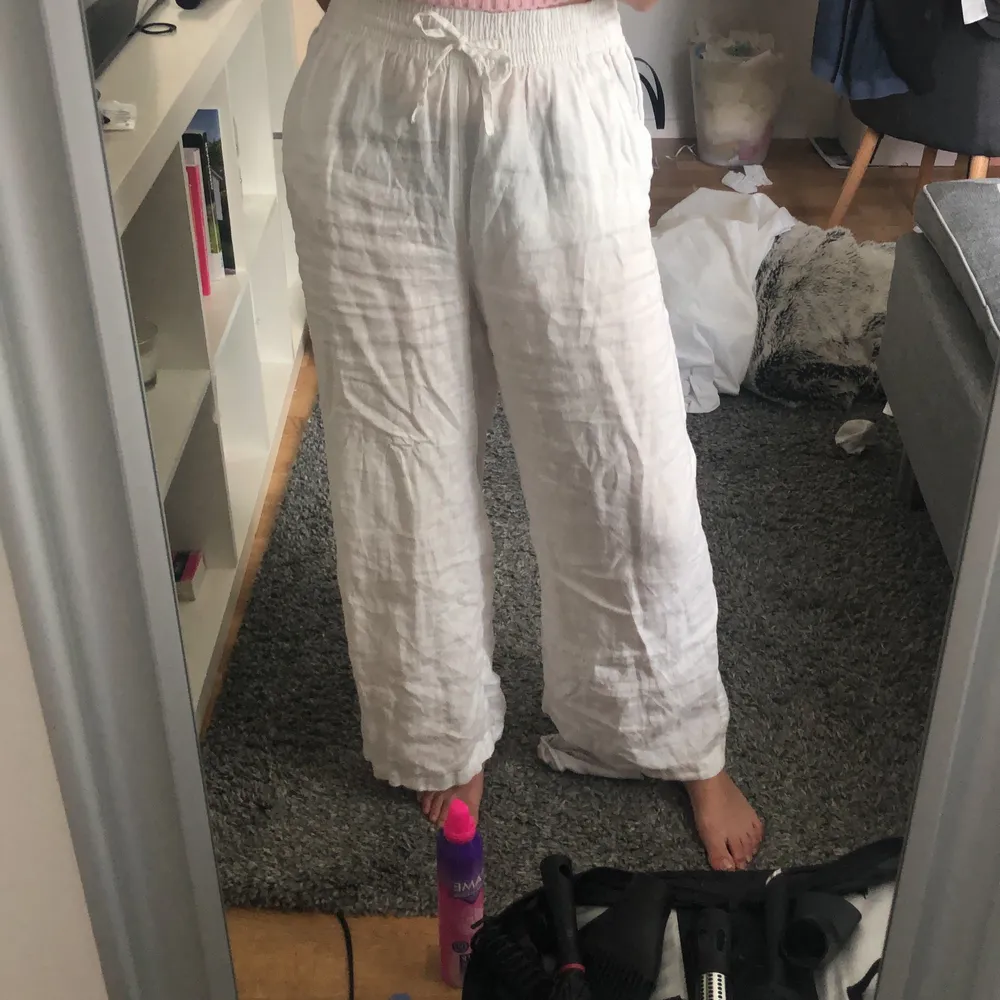 Säljer mina linnebyxor som är köpta förra året. De är jätte sköna att ha på sig på sommaren och är hur sköna som helst. Först till kvarn är det som gäller. Jeans & Byxor.