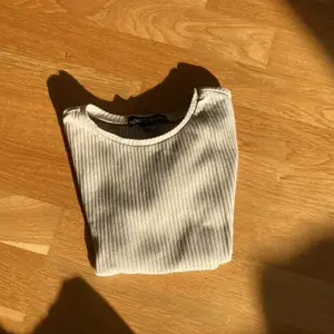 En vanlig Beige tröja