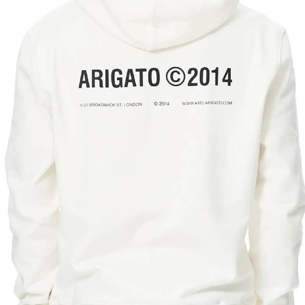 Tjena, Säljer min Arigato hoodie då den visat sig vara för liten. Den är använd endast ett par gånger och är i nyskick. Köpt ny för 1700:- . Hoodies.