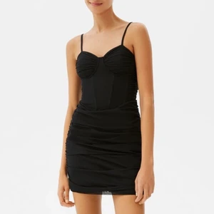 Klänning  - Svart klänning helt oanvänd ifrån bershka.