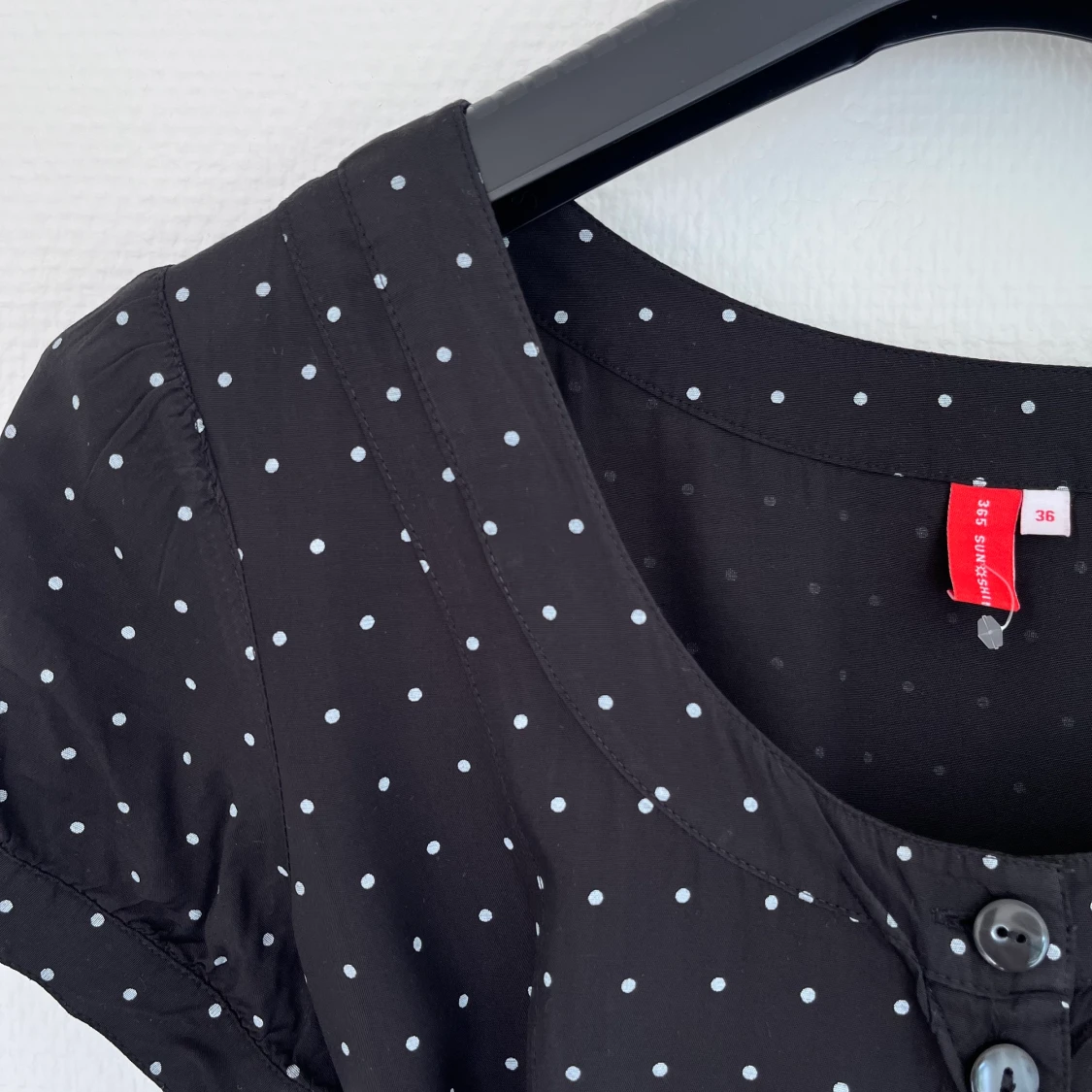 Kort prickig klänning - 91