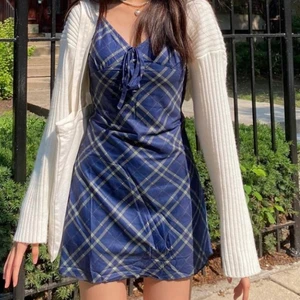 Klänning/Dress - säljer denna söta klänning i helt nyskick för 200. Passar storlek XS-S. Kan skicka eller mötas i Stockholm! ✨