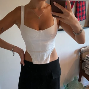 Vit korsett - Superfin vit korsettopp! 