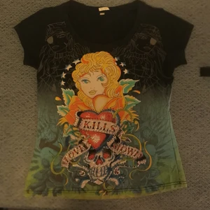 Cool t-shirt - Snygg ed hardy inspirerad tröja! Skriv för bilder på