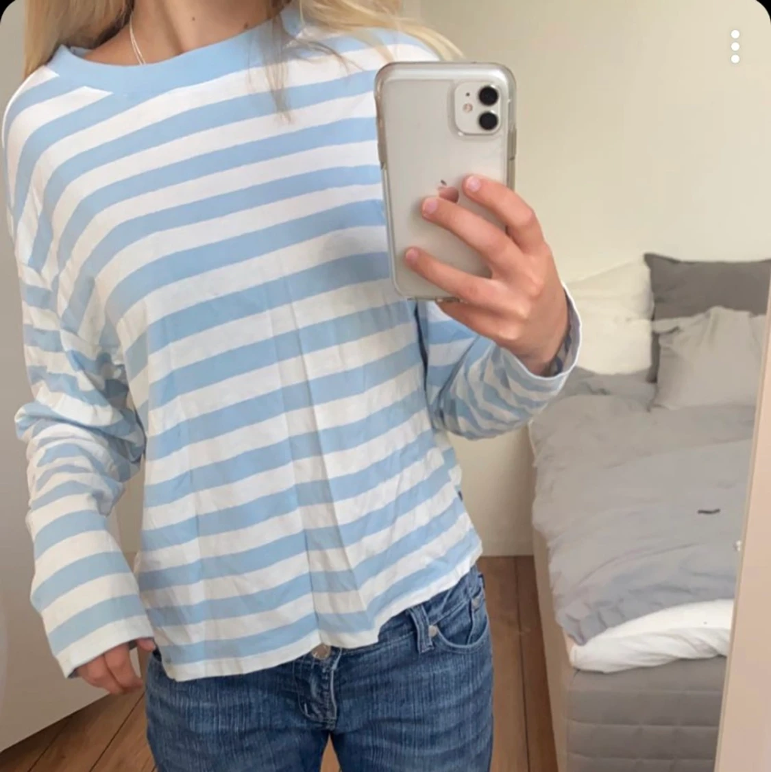 Randig ljusblå tröja - 90