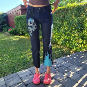 Drakbyxor - Ett par roliga drakbyxor som tyvär är aldeles för små för mig. Bra sick och inte annvända specielt mkt.