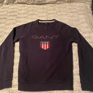 GANT tröja. Strl XS - Nypris: 999kr. Lite solblekt, men annars är den hel, utan fläckar. 