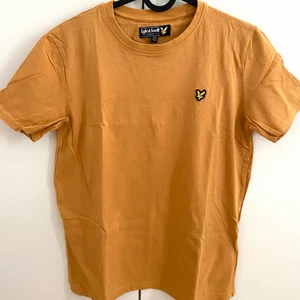Lyle & Scott t-shirt  - Lyle & Scott t-shirt i bra skick, passar som S 