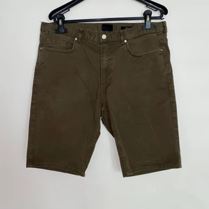 Khaki Slimfit Shorts H&M - EUR 32 UK 32 CN 175/82A