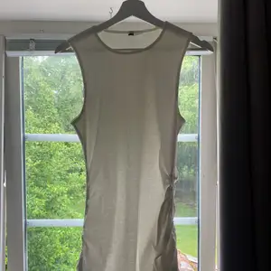 En klänning från hm i storlek m inte använd så mycket 