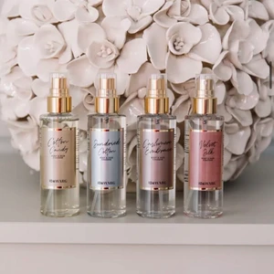 Ida Warg body mists - Säljer tre stycken body mists från Ida Warg Dofterna är:  Cashmere Embrace Sundried Cotton Velvet Silk  Oanvända!  Sundried cotton är SÅLD!