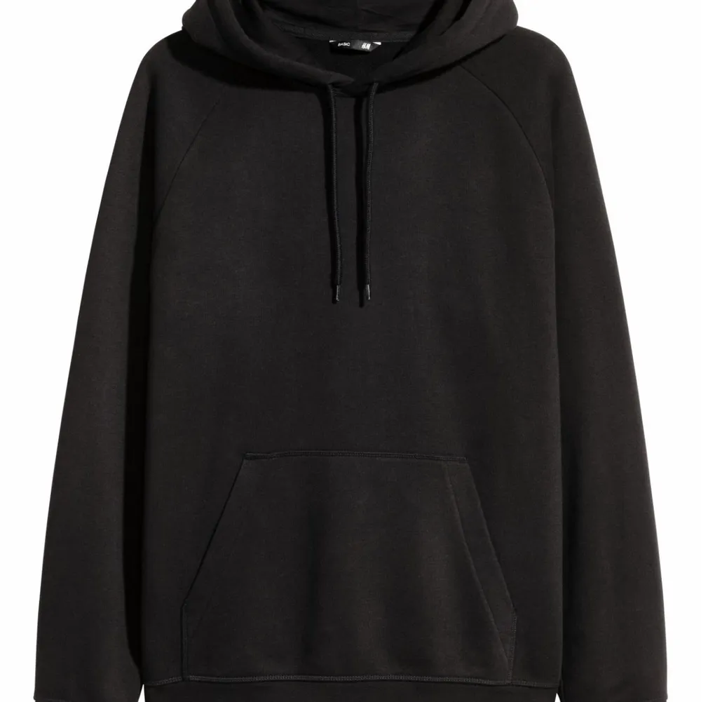 Svart hoodie från H&M. Den är i storlek S men känns som en XS 🖤. Hoodies.