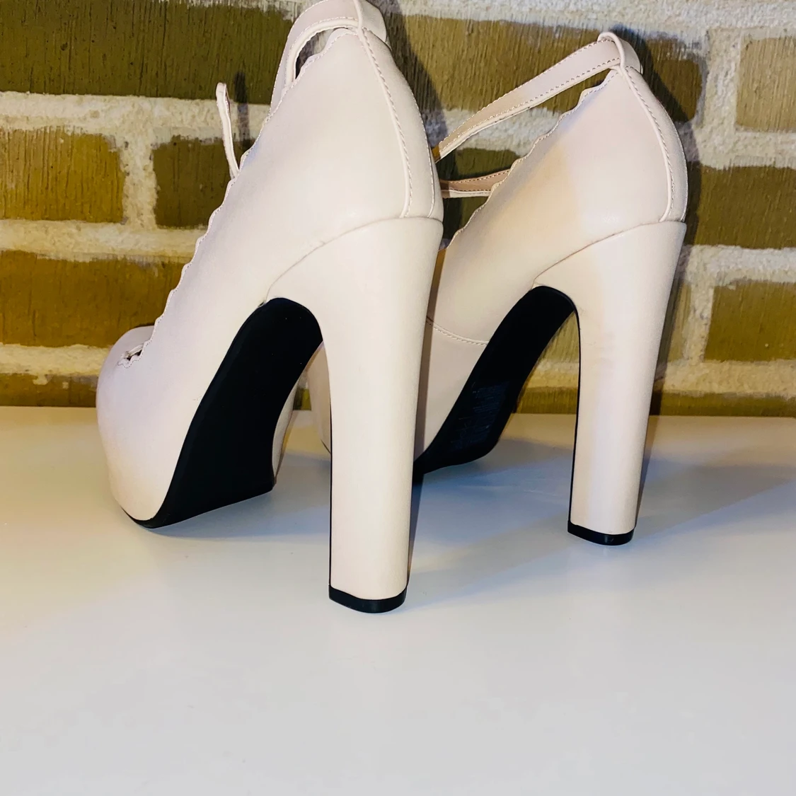 Högklackade skor - 90