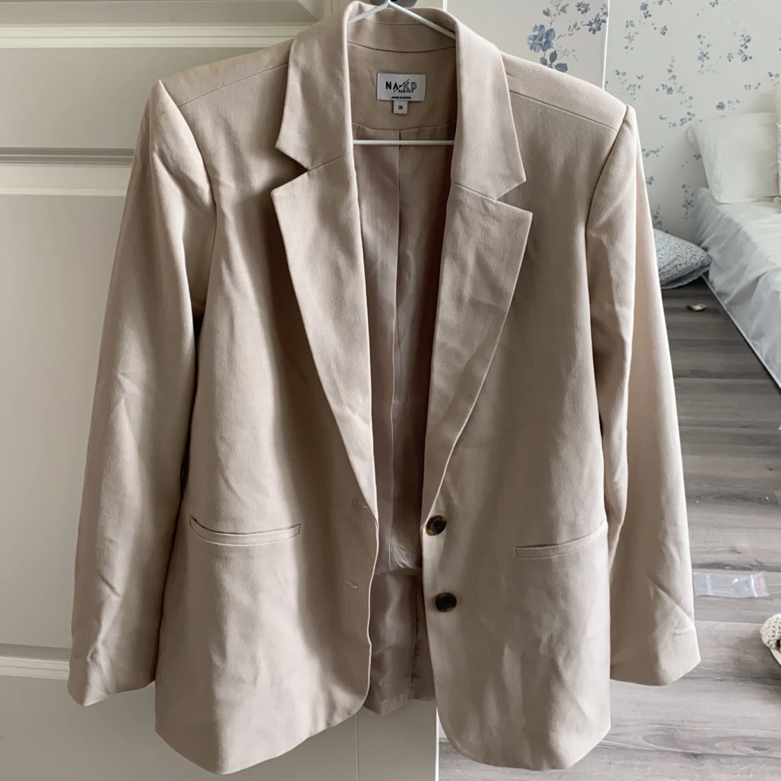 Beige kavaj NA-KD - 90