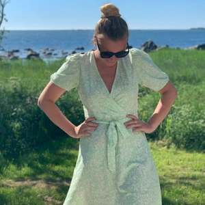 Sommarklänning - Fin sommarklänning från Gina Tricot 🌸 storlek M