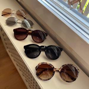 Säljer dessa olika solglasögon, från HM, glitter mm. 30kr/st!