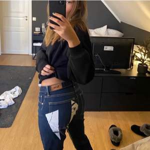 Lånade bilder. Jätte snygga acne jeans som är för korta på mig. Jag är 172