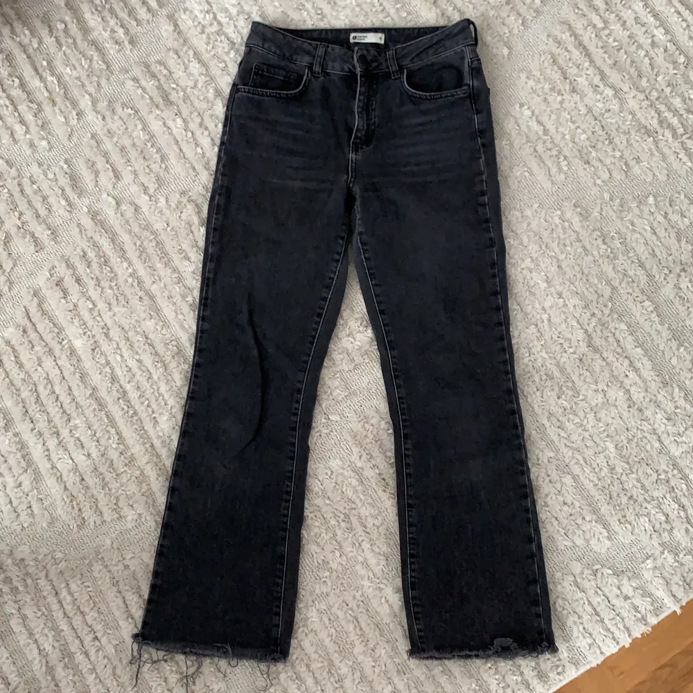 Jeans från Ginatricot i storlek 36. Jeans & Byxor.