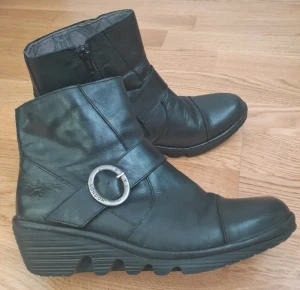Boots - Nästan nya Fly London boots strl.38 , 300kr 