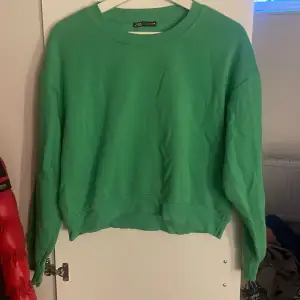 Grön tröja från zara i stl s, 70kr